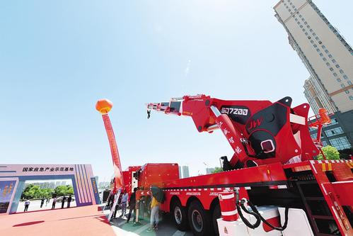 200余台专用车亮相随州应急装备产品展